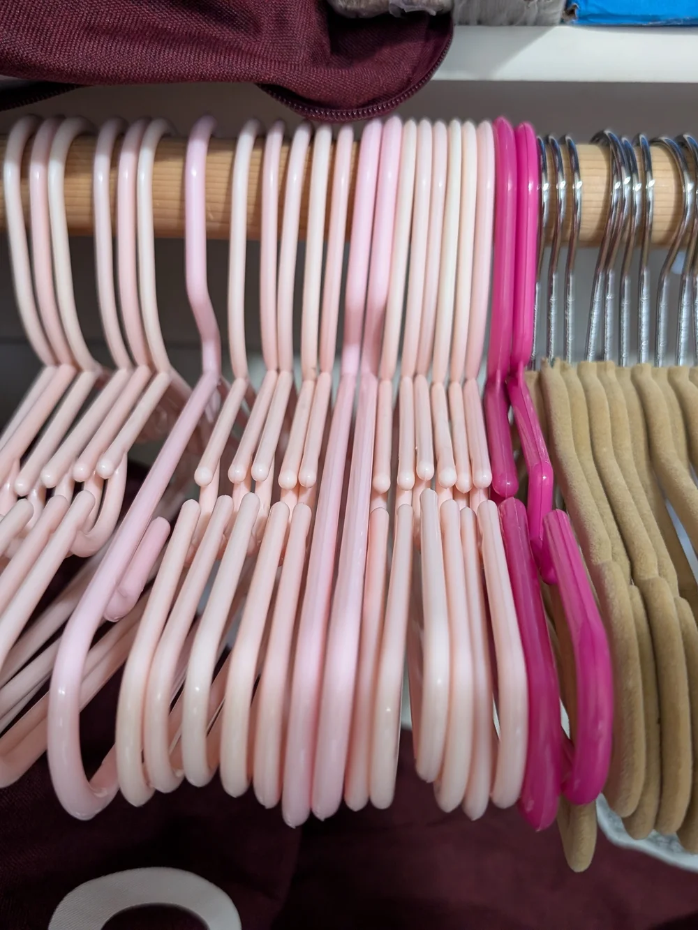 Youth Sized Velvet Slim Non-Slip Hangers Set in Beige and Plastic In Pink